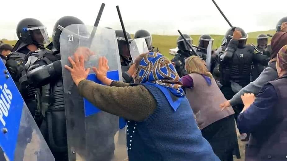 Azerbaycan'da Söyüdlü köyü sakinleri çevre mücadelesi veriyor